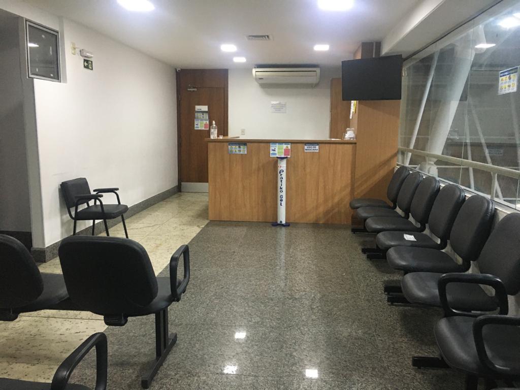 Recepção moderna e acolhedora do Centro de Cirurgia e Coloproctologia